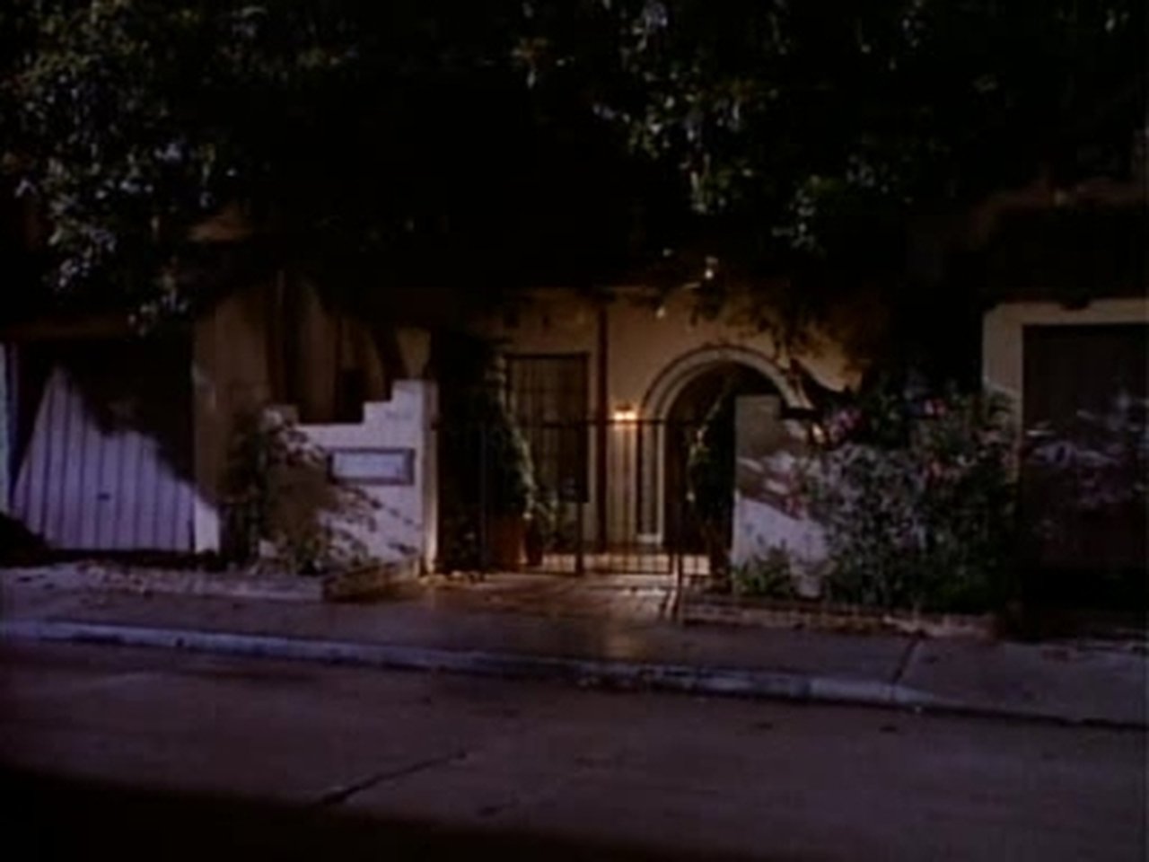 Melrose Place - Season 2 Episode 19 : The Young Men and the Sea