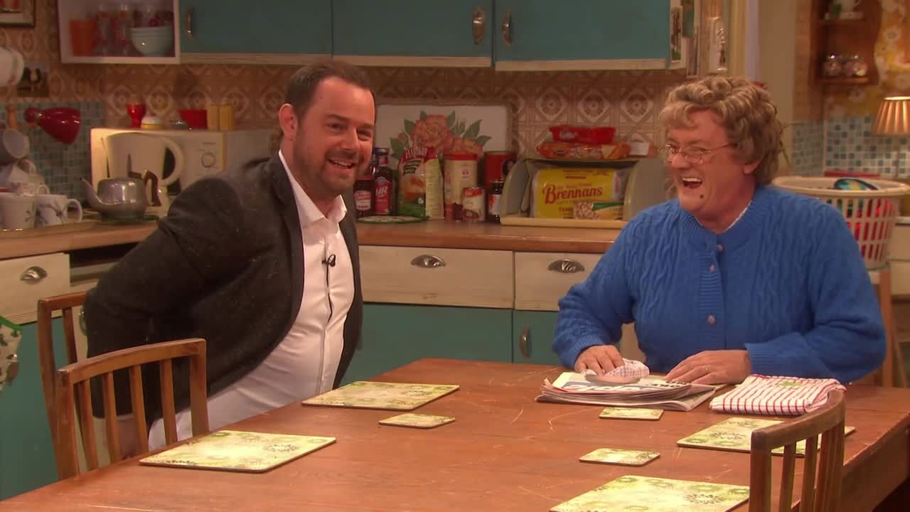 All Round to Mrs. Brown's — Épisode 1
