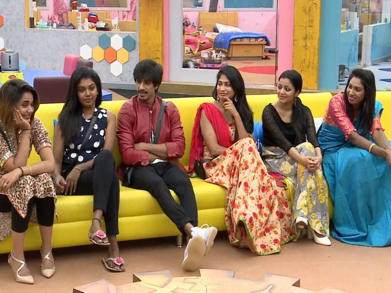 Bigg Boss - Season 2 Episode 101 : Day 100: Reliving the Smiles and Tears