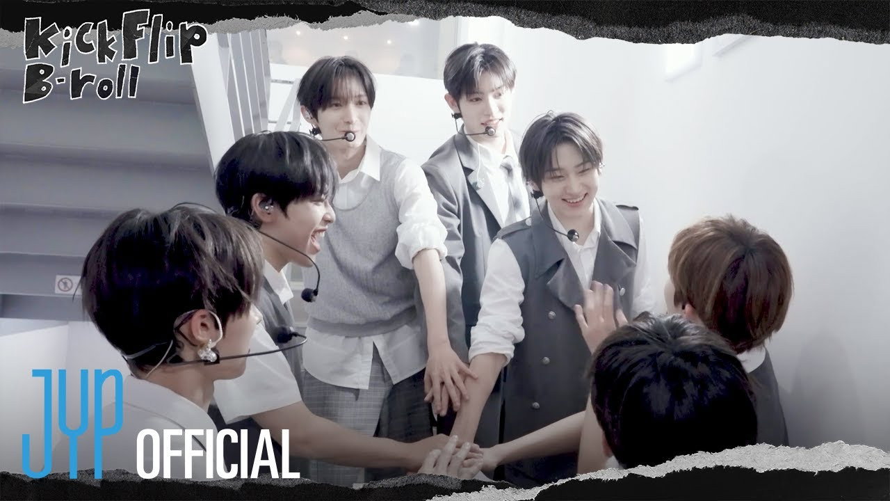 “Kick Out, Flip Now!” Comeback Showcase Behind