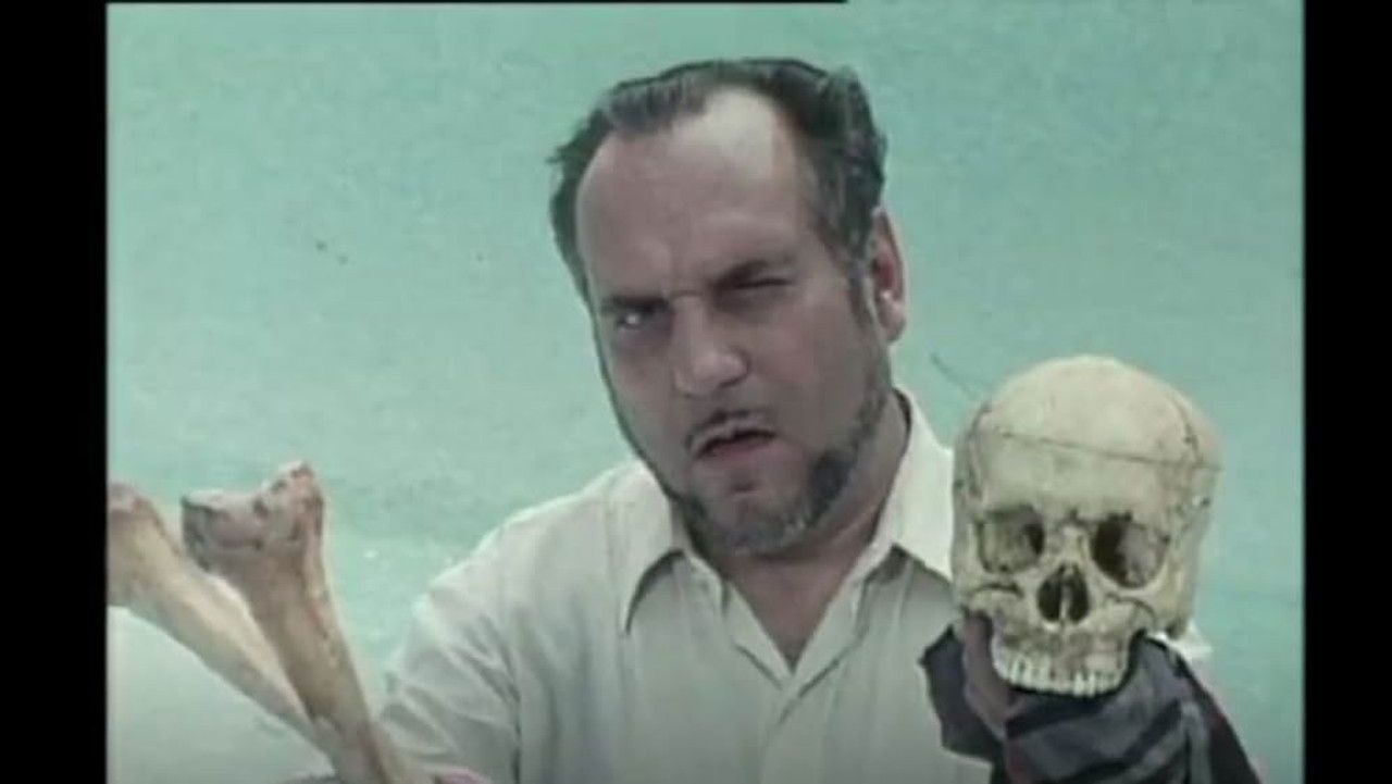 Nick Verlaine ou Comment voler la tour Eiffel — Dans l'eau d'une piscine