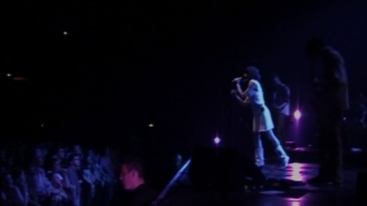 Scen från PJ Harvey - On Tour: Please Leave Quitely
