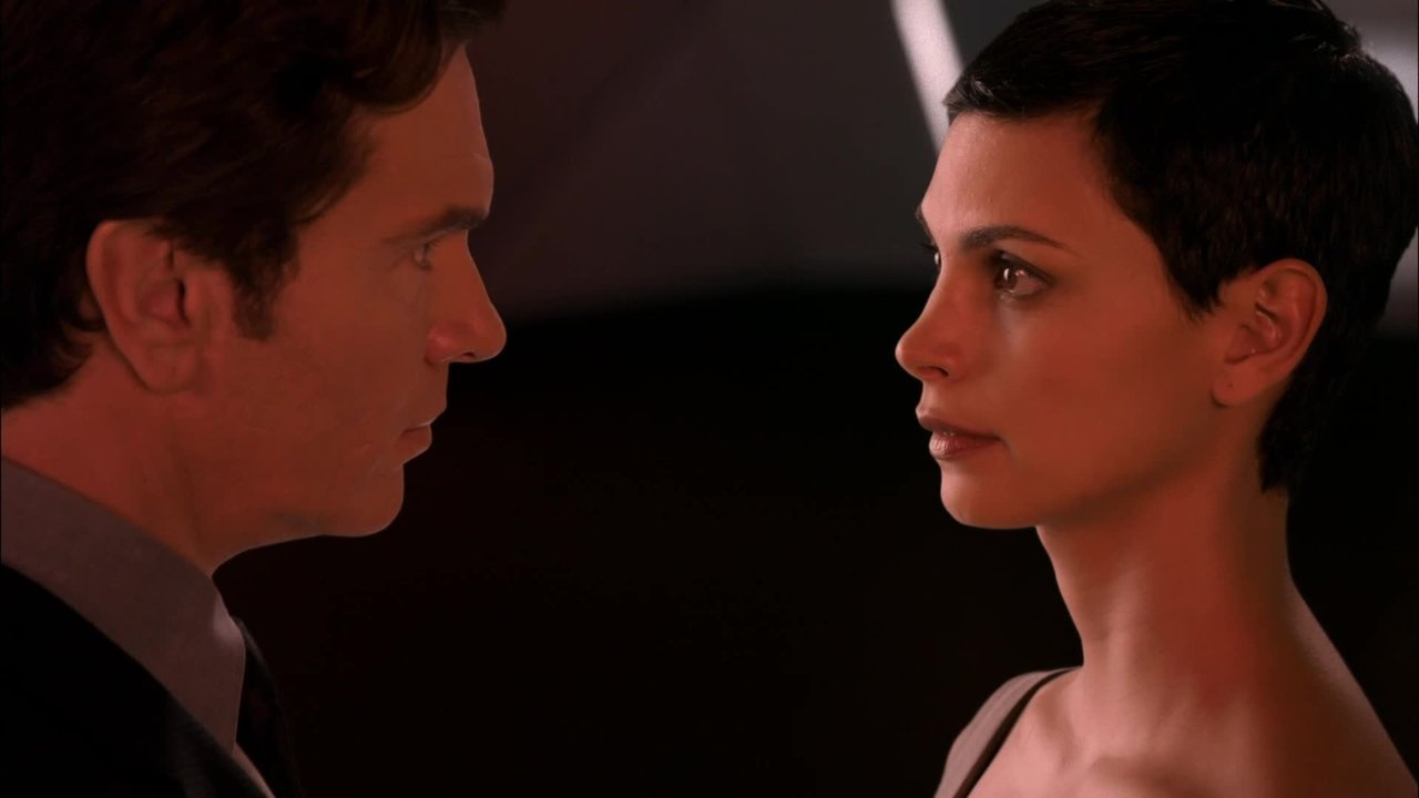 V - Season 2 Episode 1 : Red Rain