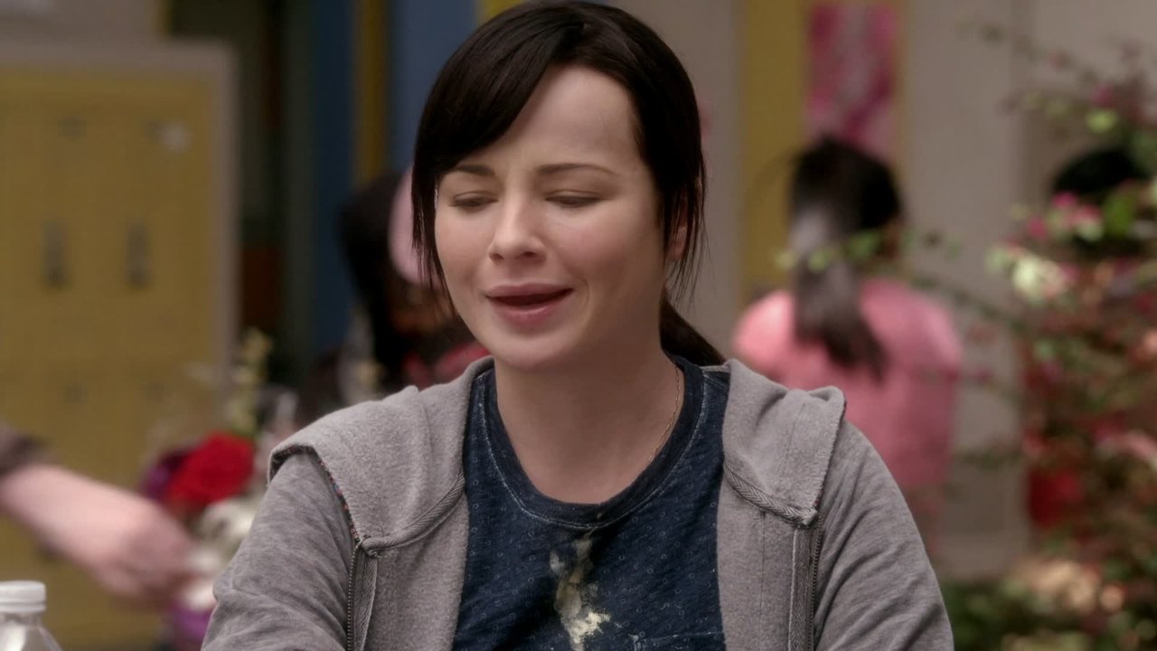 Awkward. - Season 2 Episode 5 : My Love is a Black Heart