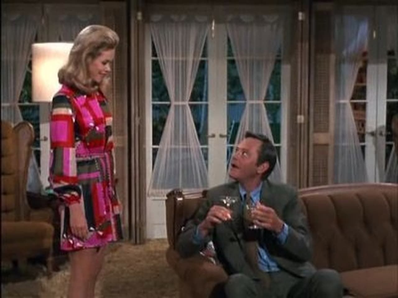 Bewitched - Season 7 Episode 1 : To Go or Not to Go, That is the Question