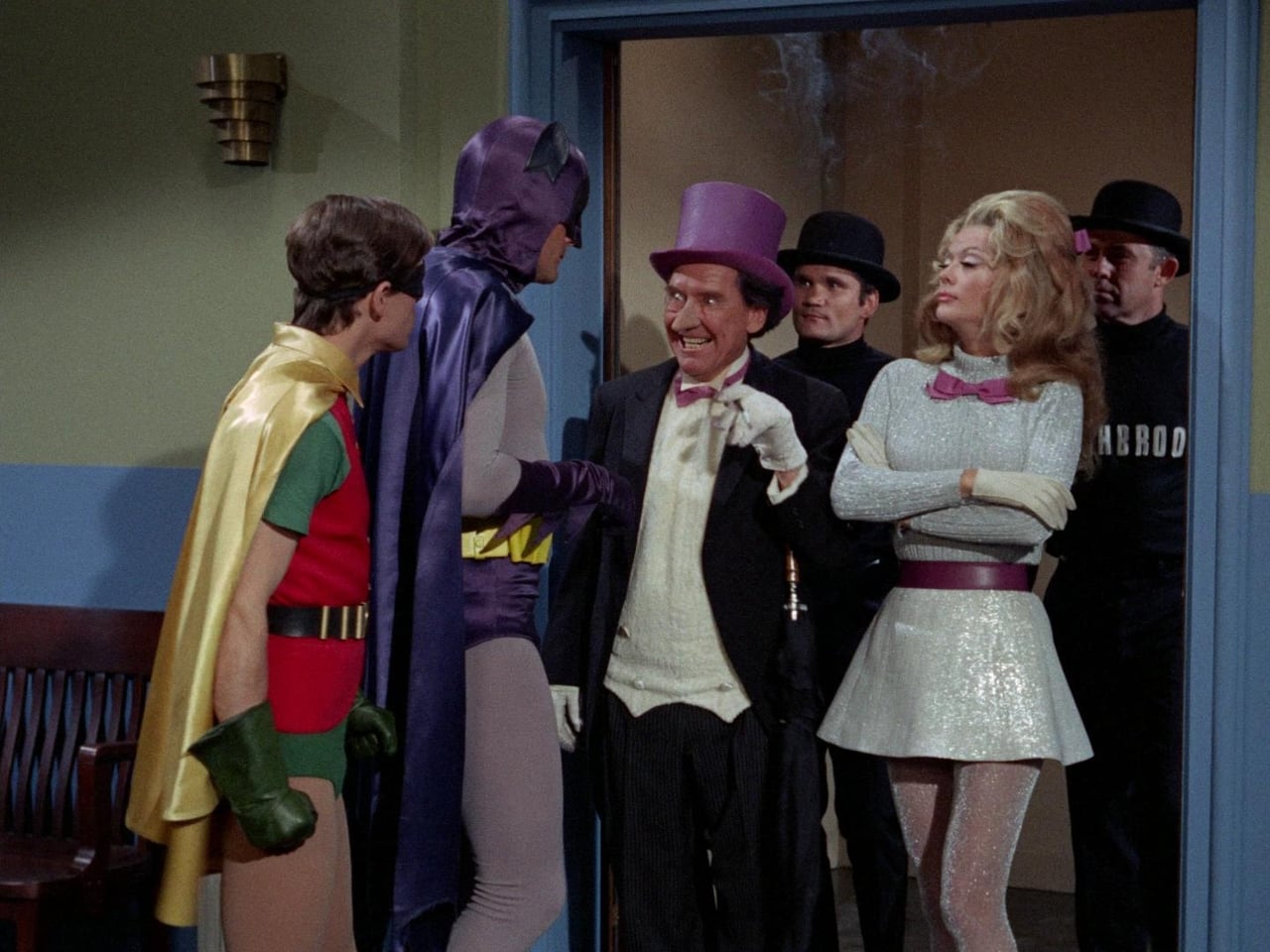 Batman - Season 3 Episode 20 : Penguin's Clean Sweep