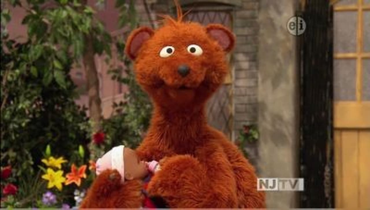 Sesame Street - Season 42 Episode 11 : Baby Bear's doll