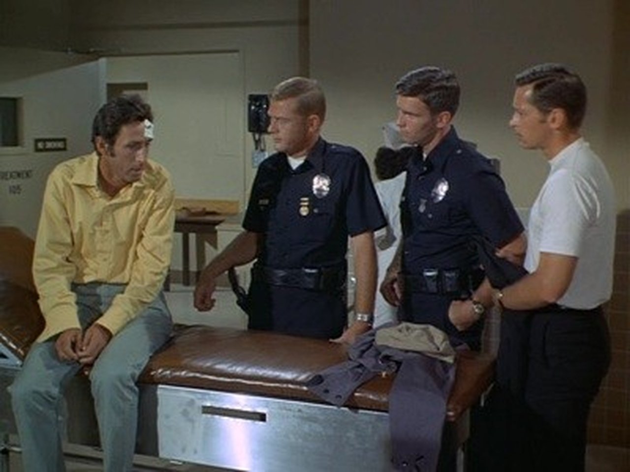 Adam-12 - Season 2 Episode 8 : Log 093: Once a Junkie