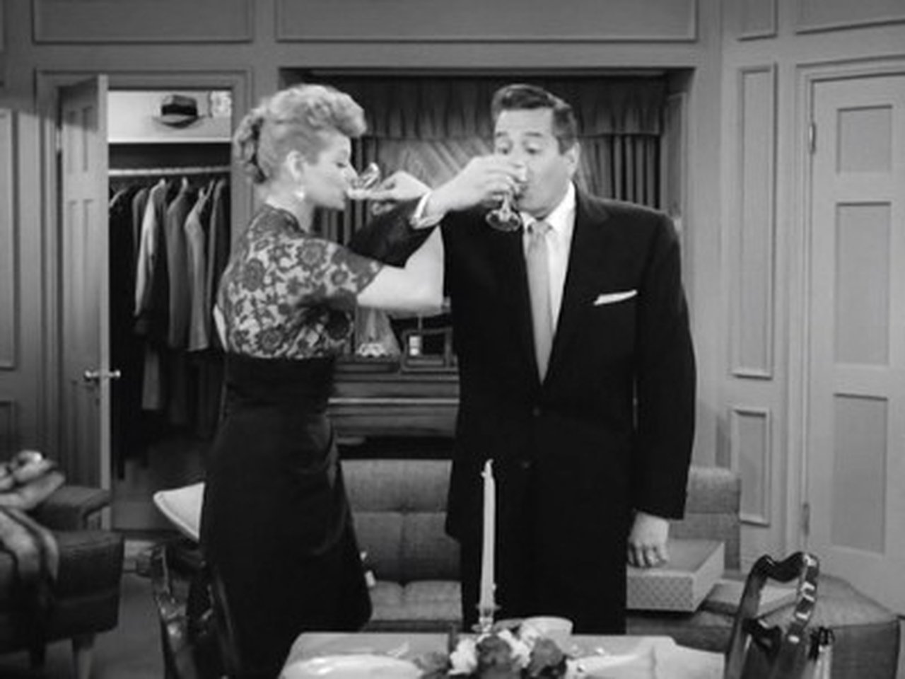 I Love Lucy - Season 3 Episode 16 : Sentimental Anniversary
