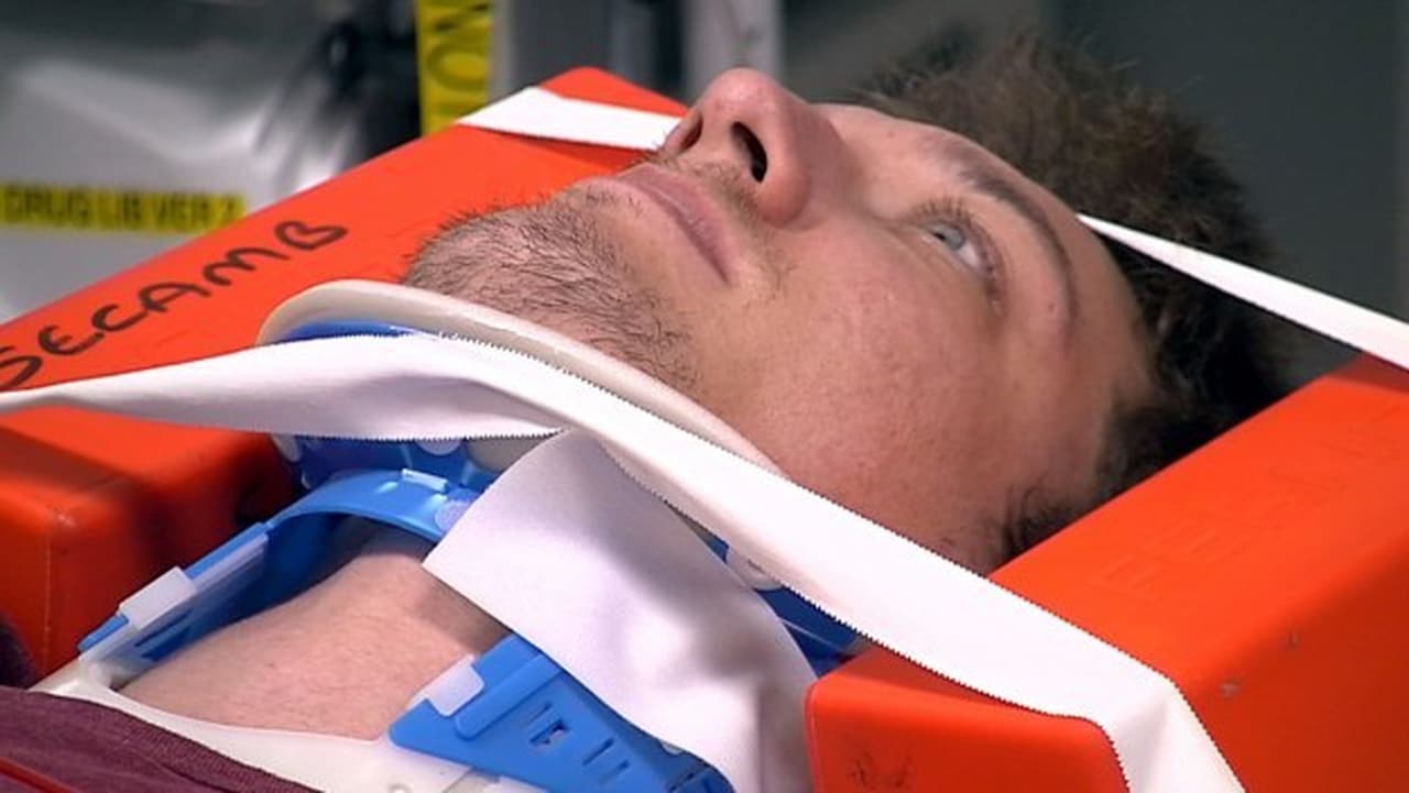 24 Hours in A&E - Season 9 Episode 1 : Summer of Love
