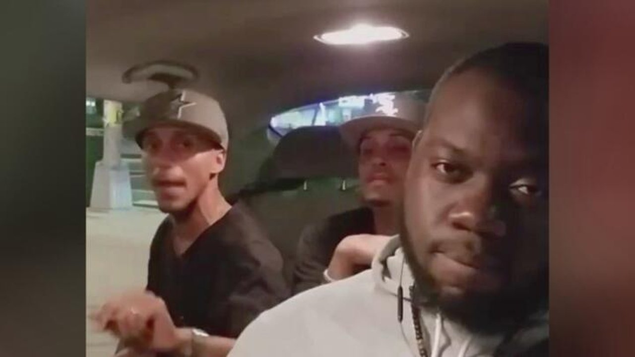 Customer Wars - Season 6 Episode 11 : Bumper Sticker Pickle