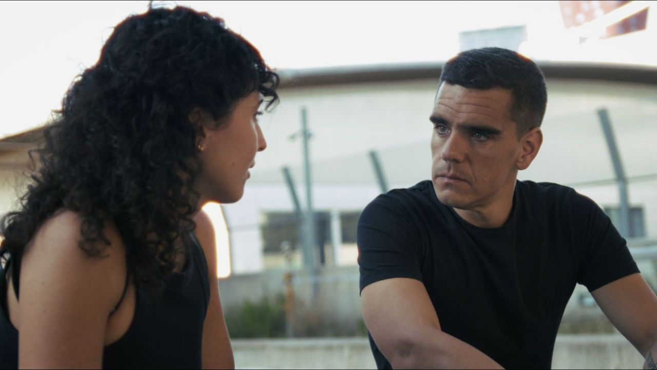 Sal de mi cerebro backdrop