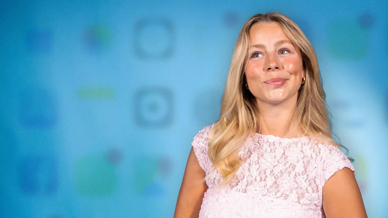 Merci Mercie backdrop image