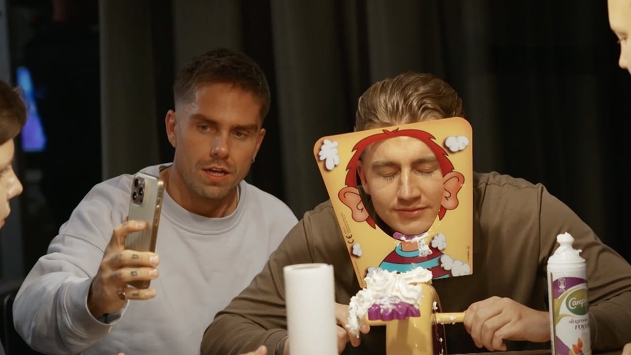 Hazes & Hoogkamer: Tot uw dienst - Season 1 Episode 6 : Episode 6