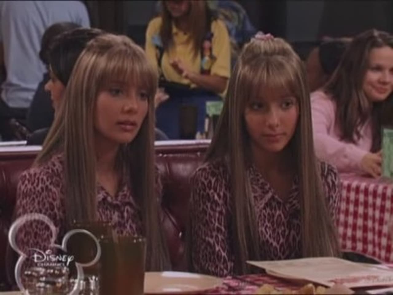The Suite Life of Zack & Cody - Season 2 Episode 11 : Twins at the Tipton