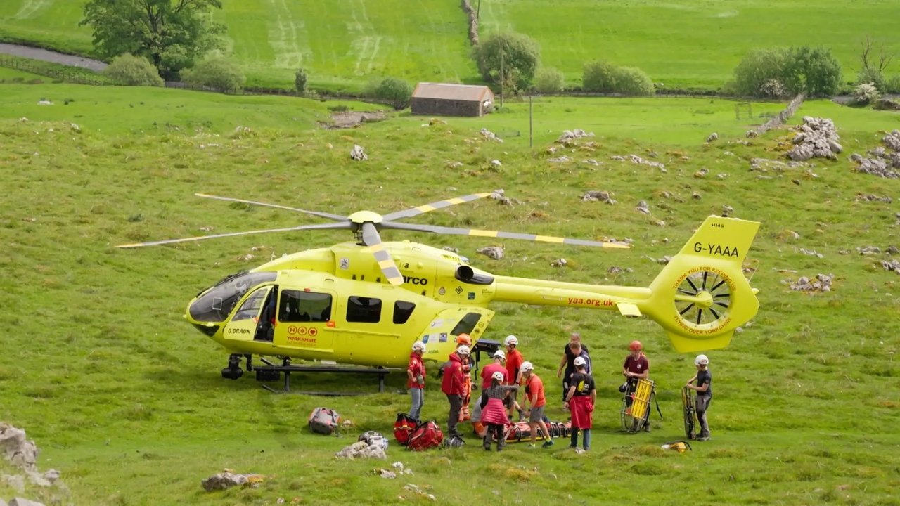 Yorkshire Air 999 - Season 1 Episode 1 : Rockfall