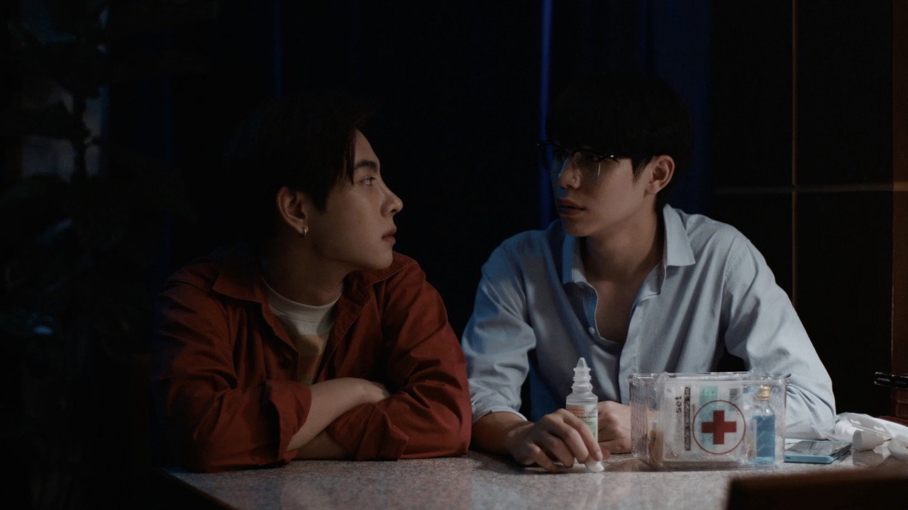 Image Midnight Series : Moonlight Chicken / Sub Clar De Lună (2023)