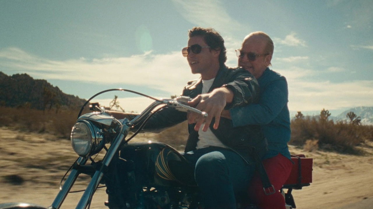 FEUD — Des chapeaux, des gants et des homosexuels en disgrâce