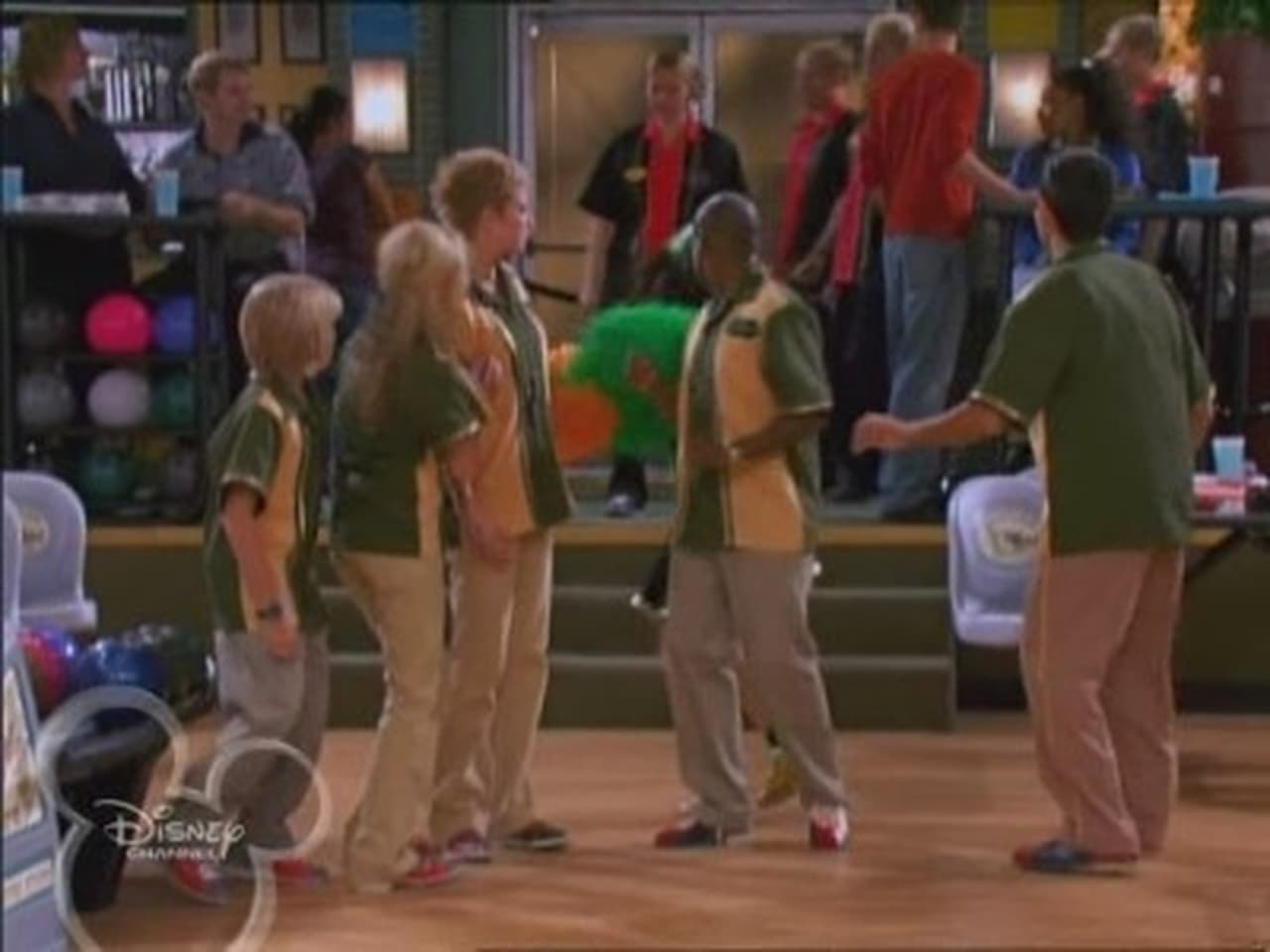 The Suite Life of Zack & Cody - Season 2 Episode 13 : Bowling