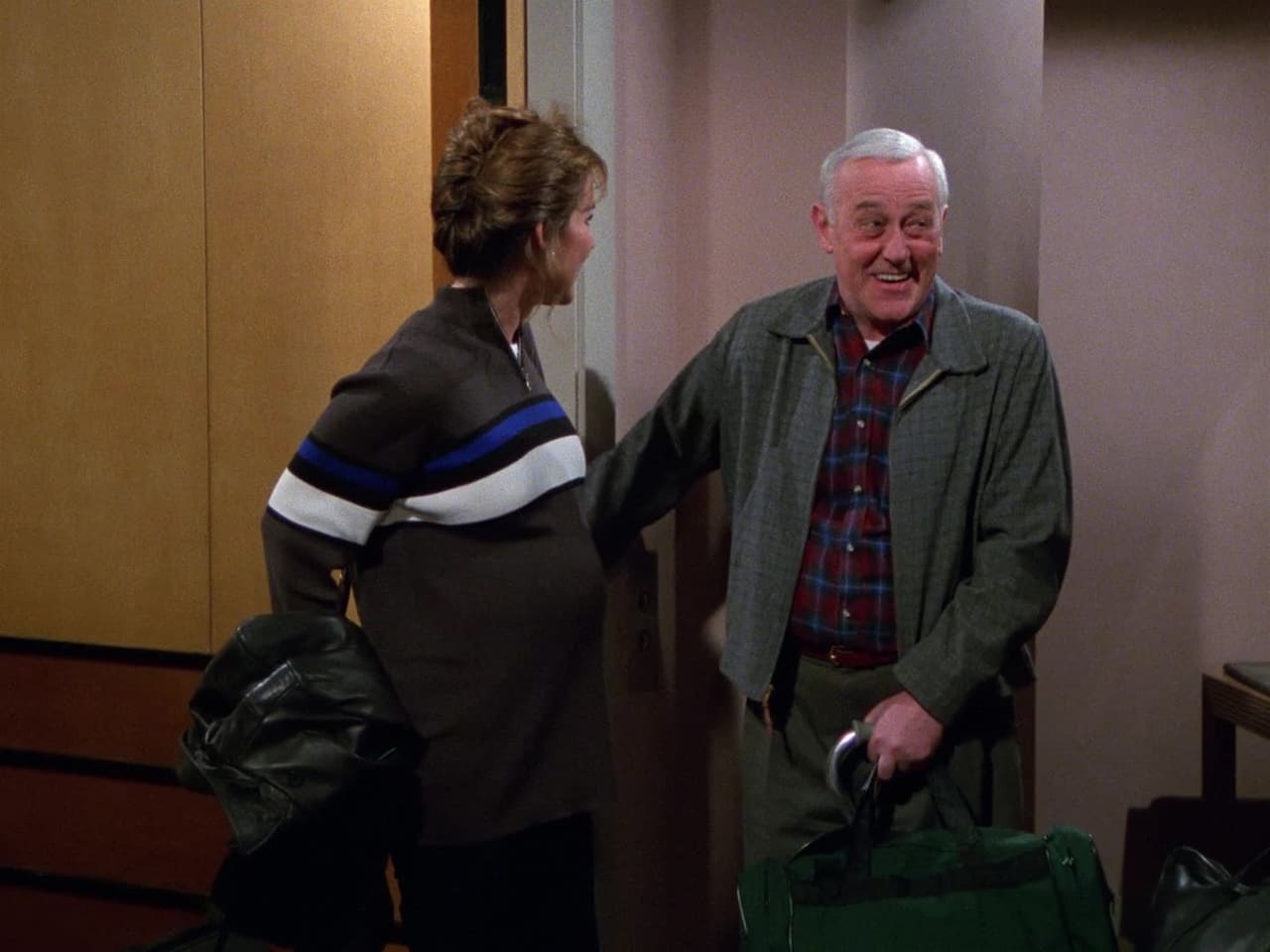 Frasier - Season 5 Episode 21 : Roz and the Schnoz