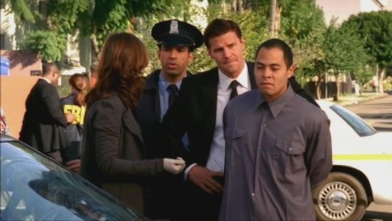 Bones - Season 1 Episode 13 : The Woman in the Garden