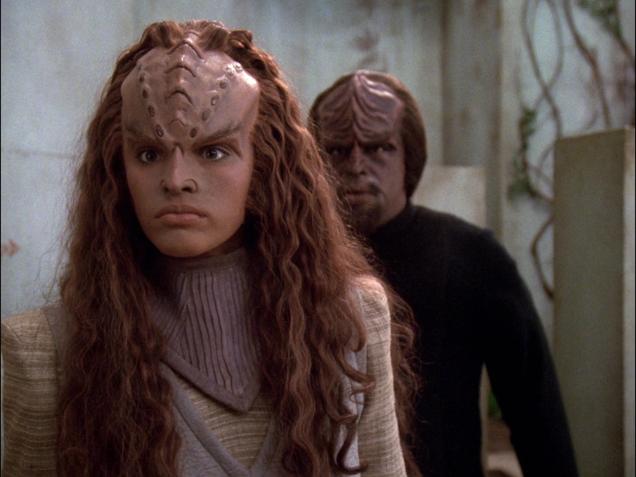 Star Trek: The Next Generation - Season 6 Episode 17 : Birthright (2)