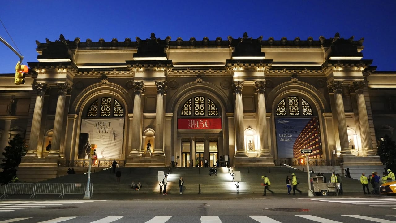 Inside the Met background