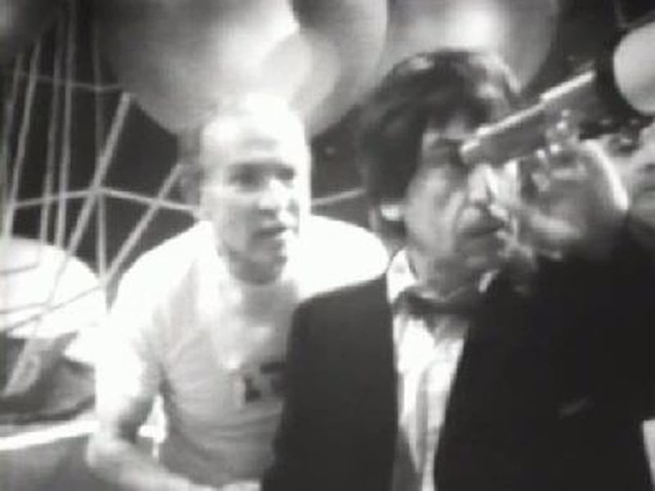 Doctor Who - Season 4 Episode 26 : The Moonbase (4)