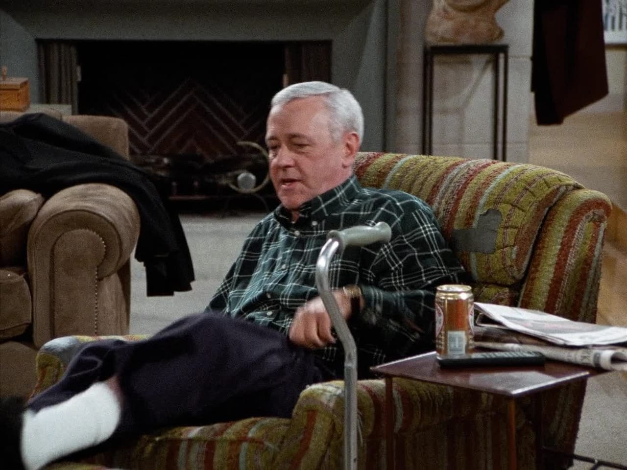 Frasier - Season 2 Episode 18 : The Club