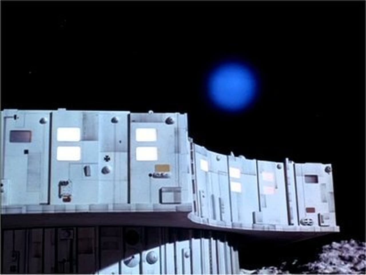Space: 1999 - Season 1 Episode 2 : Force of Life