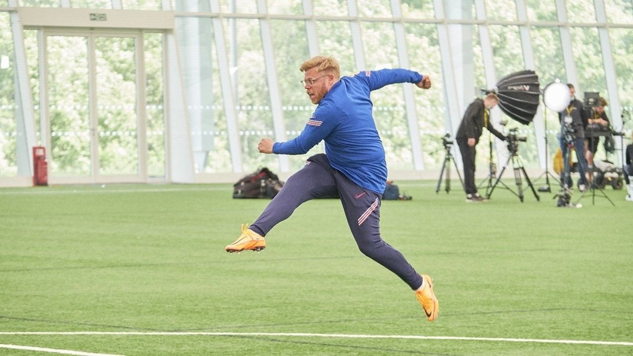 Rob & Romesh Vs - Season 5 Episode 5 : The Three Lions