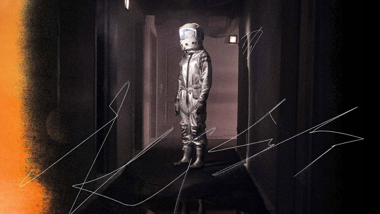 Kiss still 3