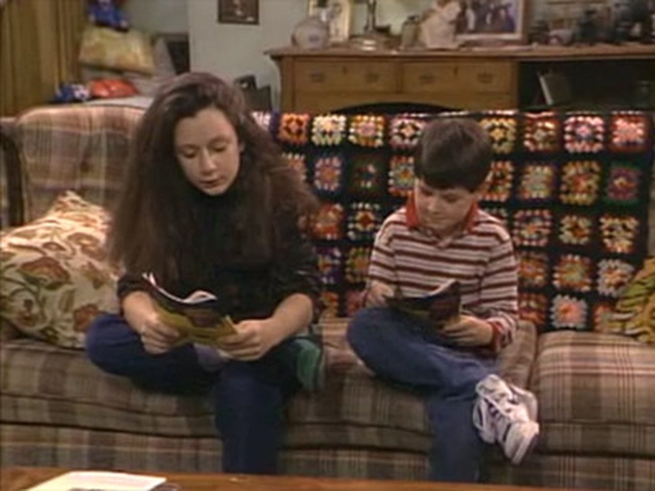 Roseanne - Season 3 Episode 6 : Becky, Beds and Boys