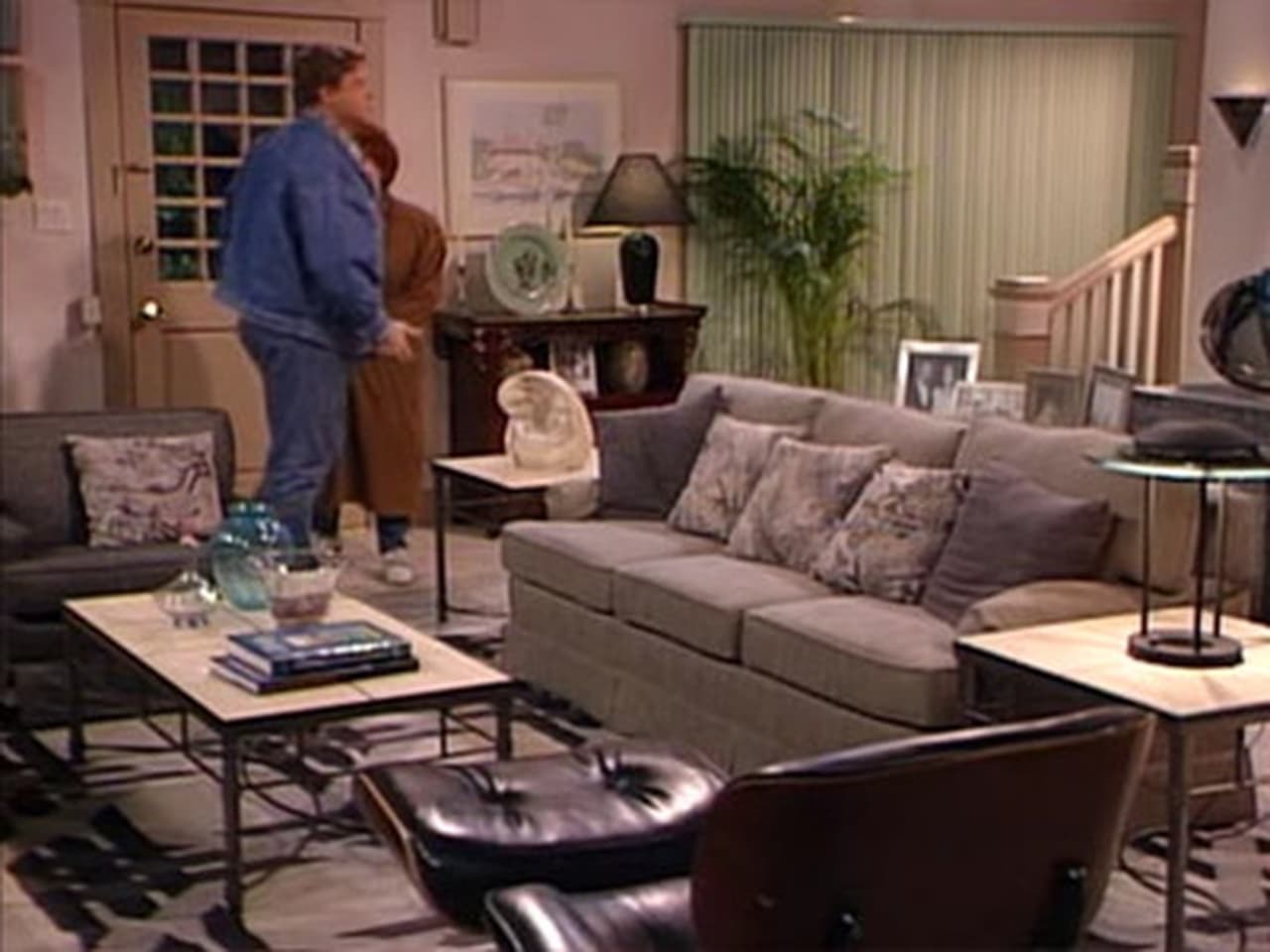 Roseanne - Season 3 Episode 21 : Troubles with the Rubbles