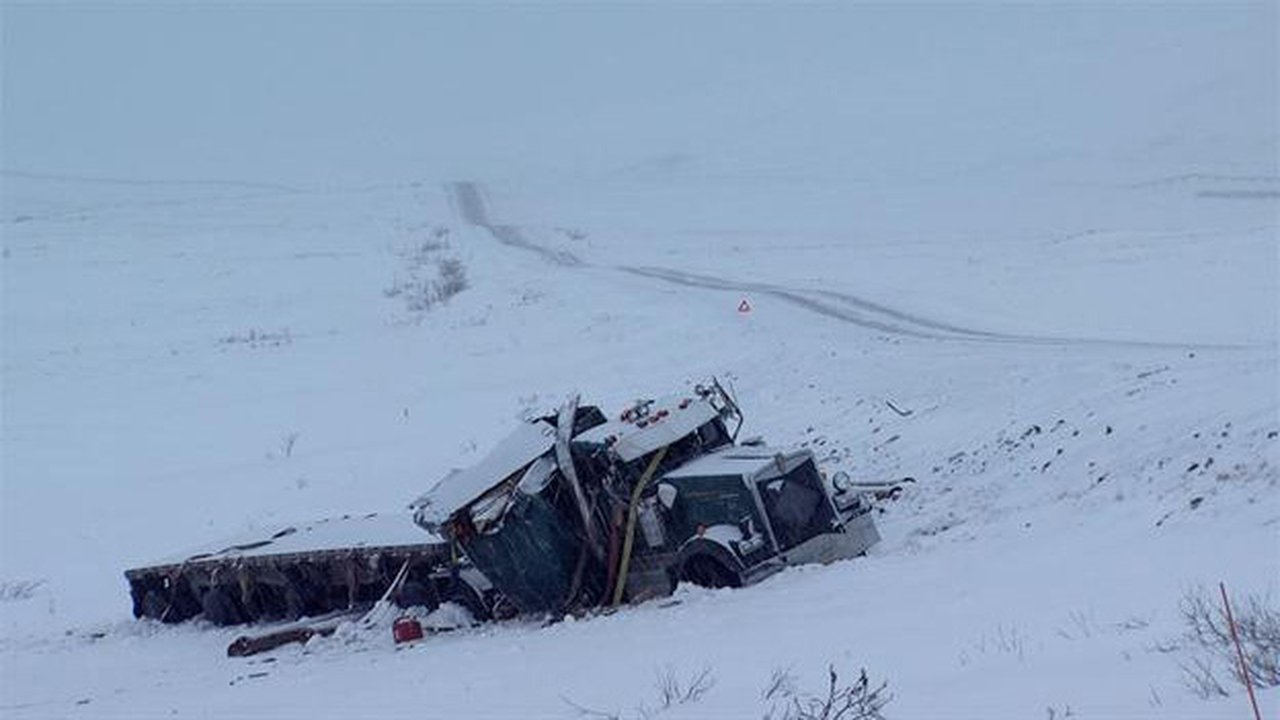 Ice Road Truckers - Season 3 Episode 5 : Accident Alley