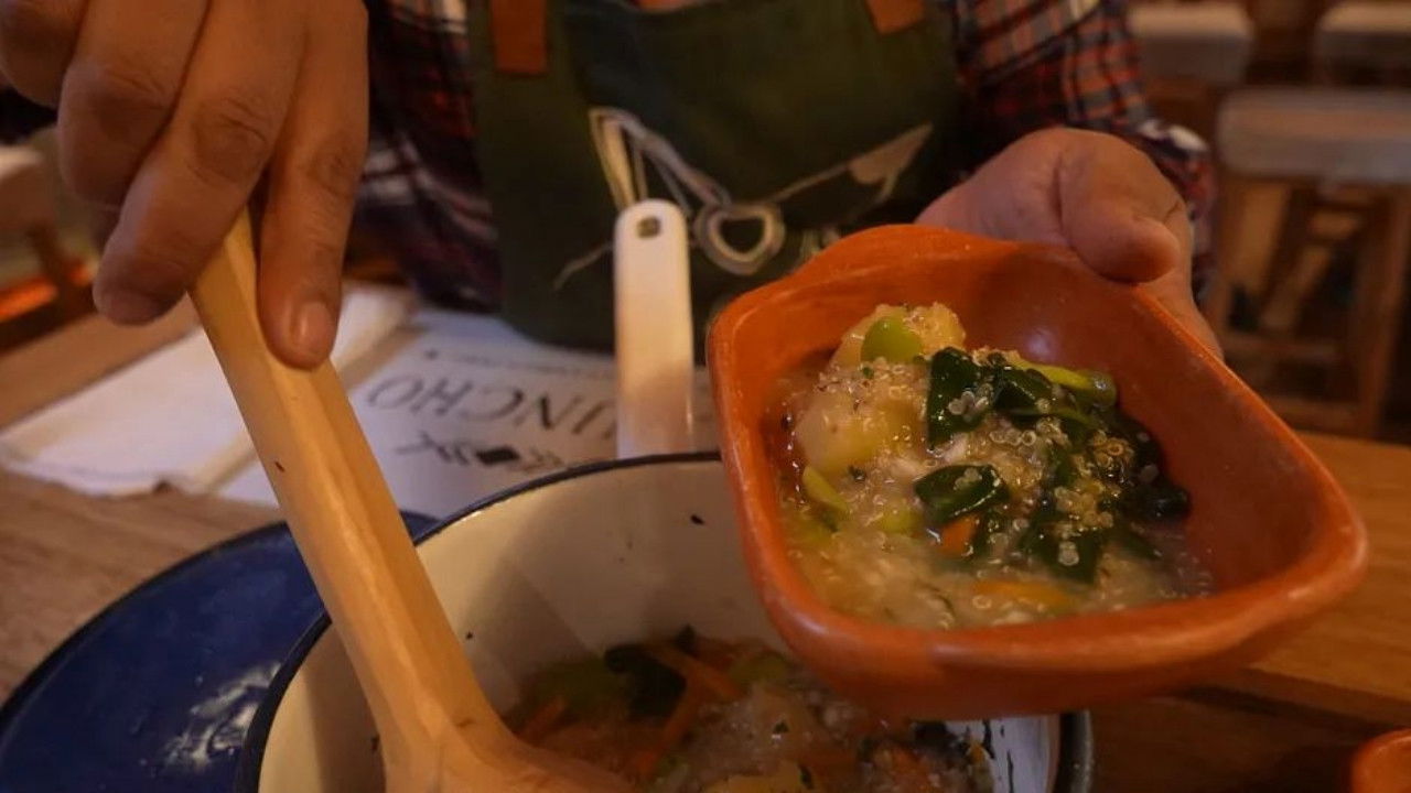 Voyage en cuisine — Pérou : la soupe de quinoa