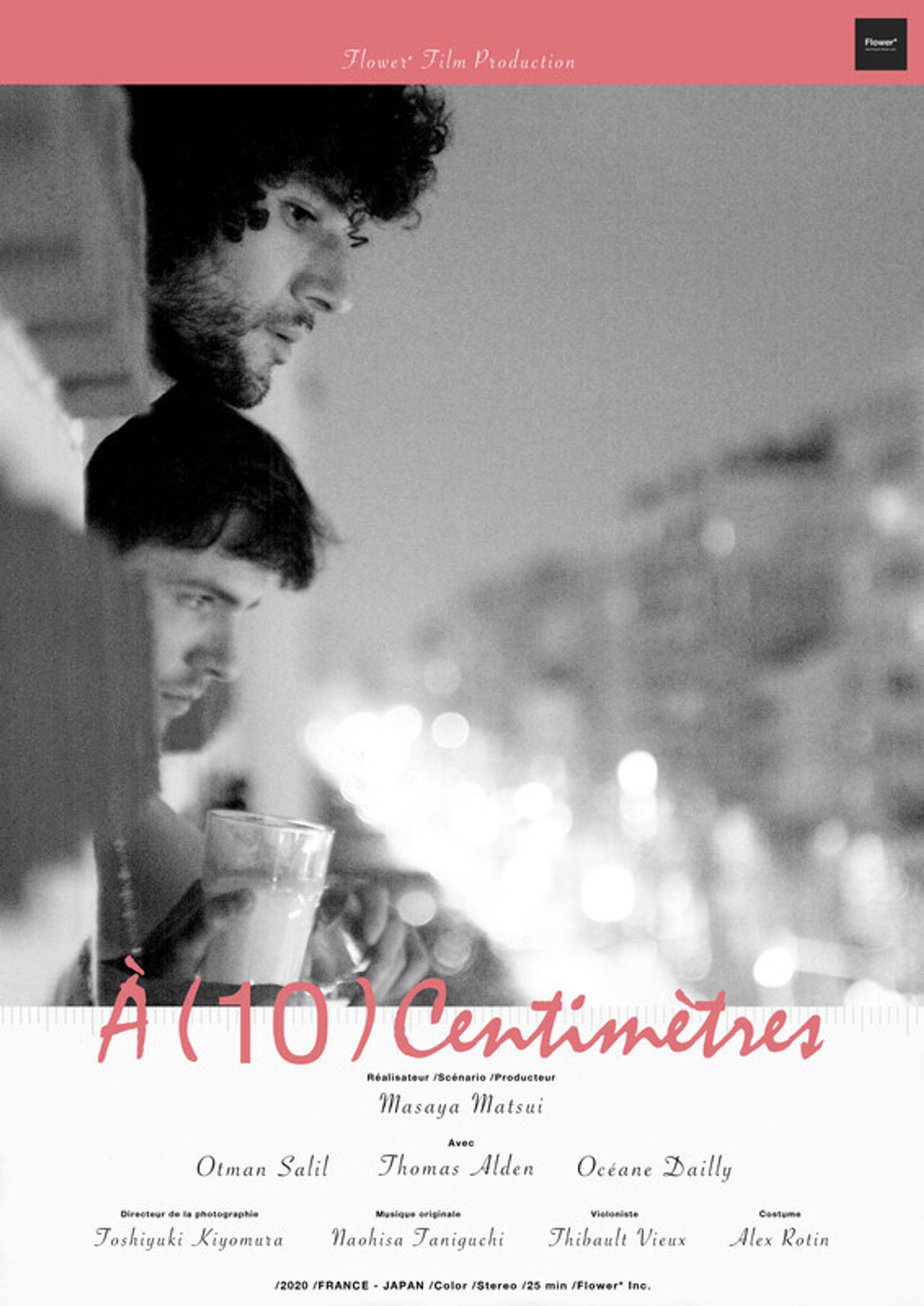 À (10) centimètres Backdrop