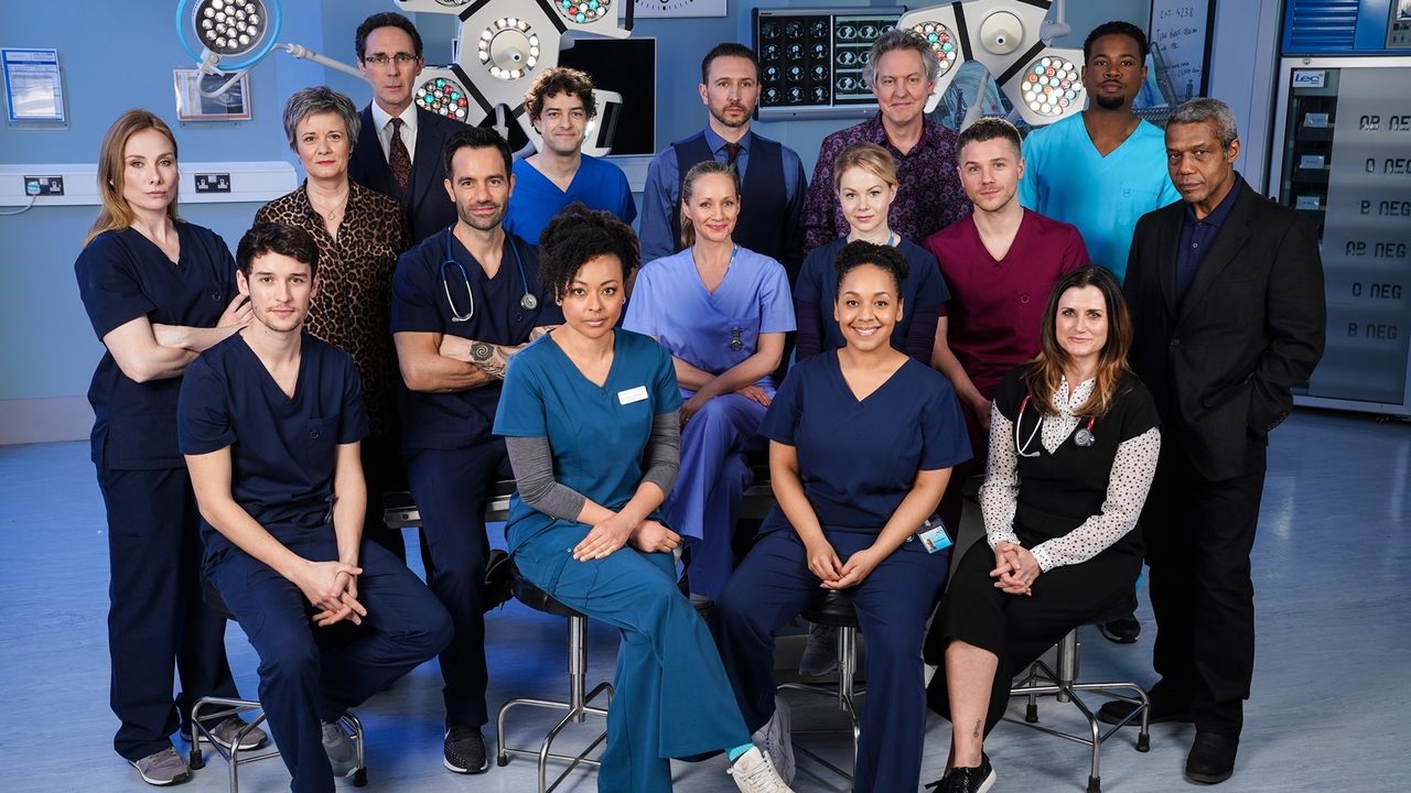 Holby City - Season 18 Episode 52 : Snakes and Ladders