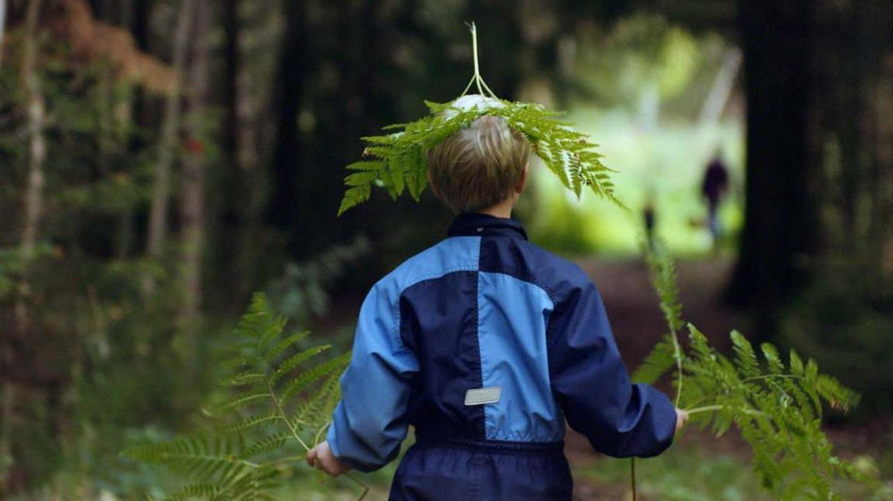 Immagine di copertina del trailer di Childhood