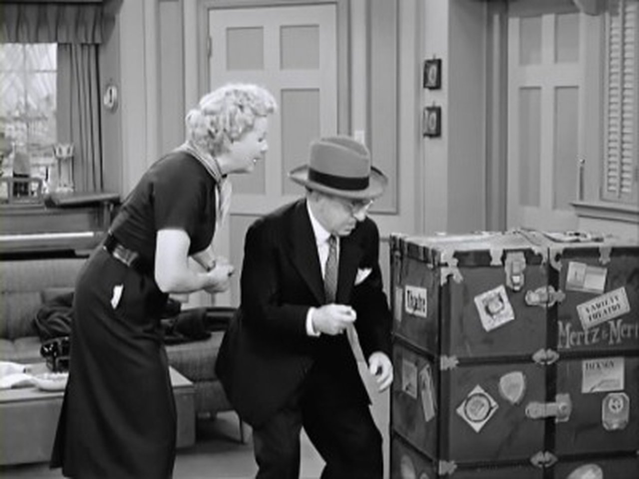 I Love Lucy - Season 5 Episode 11 : The Passports