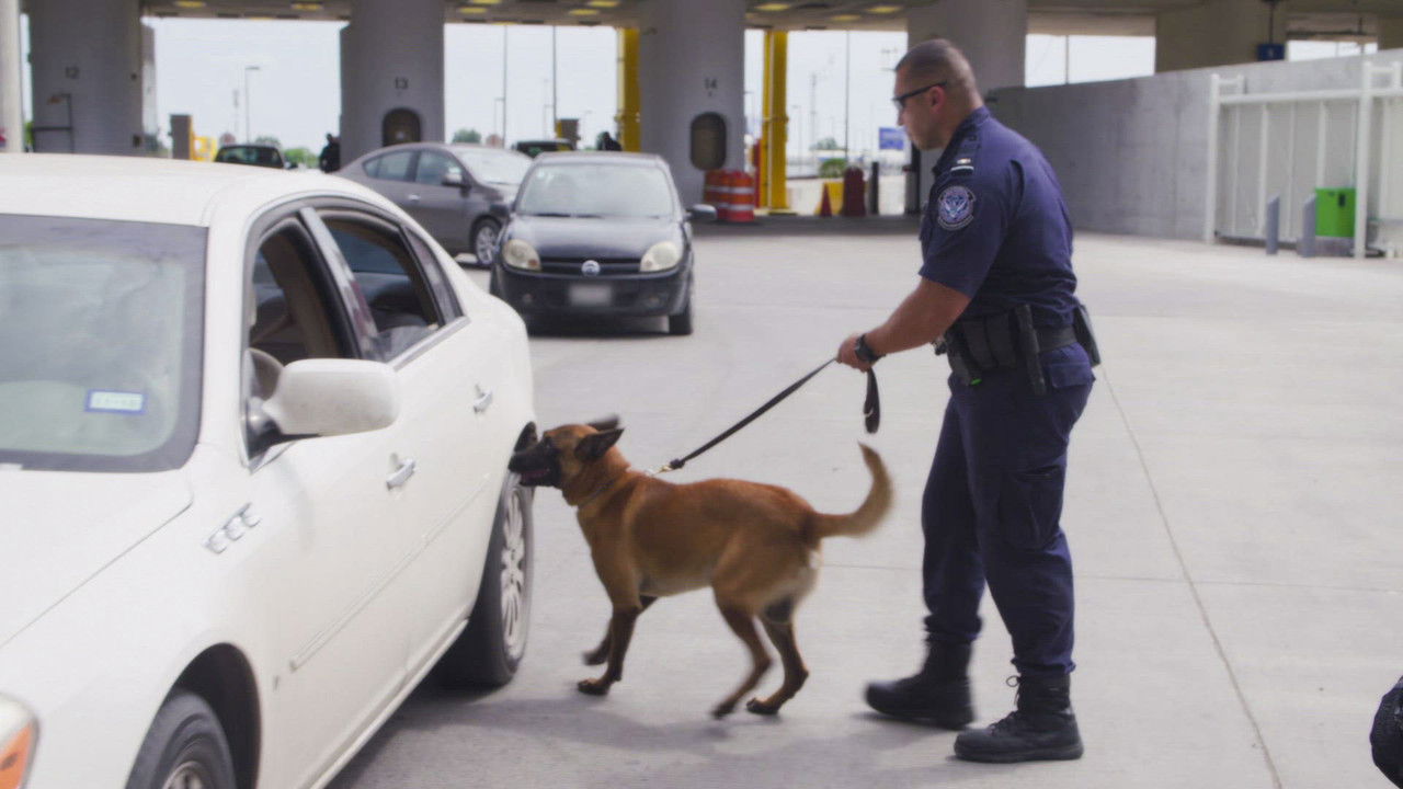 Contraband: Seized at the Border - Season 3 Episode 6 : Dashing Through the Snow