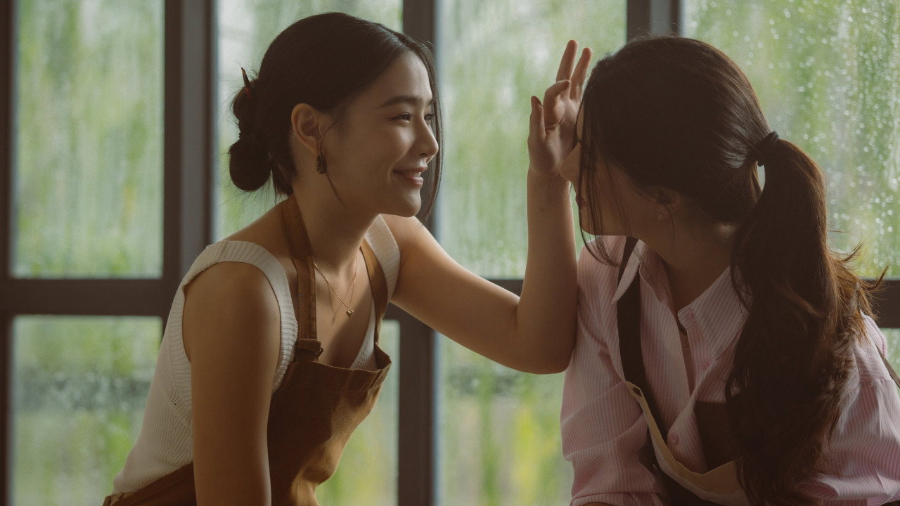 รักขบวนนี้หัวใจเกือบวาย backdrop