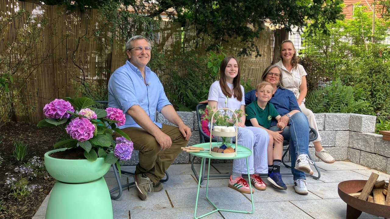 Duel of landscape gardener - Season 9 Episode 19 : A garden with a history for the Huber family (Episode 142)