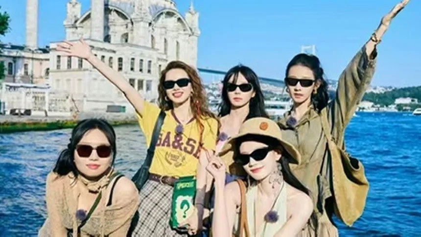 Sisters Catching Dolls - Season 0 Episode 5 : Trip Vlog