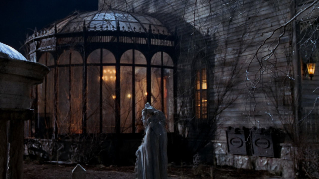 Addams Family Values background 74