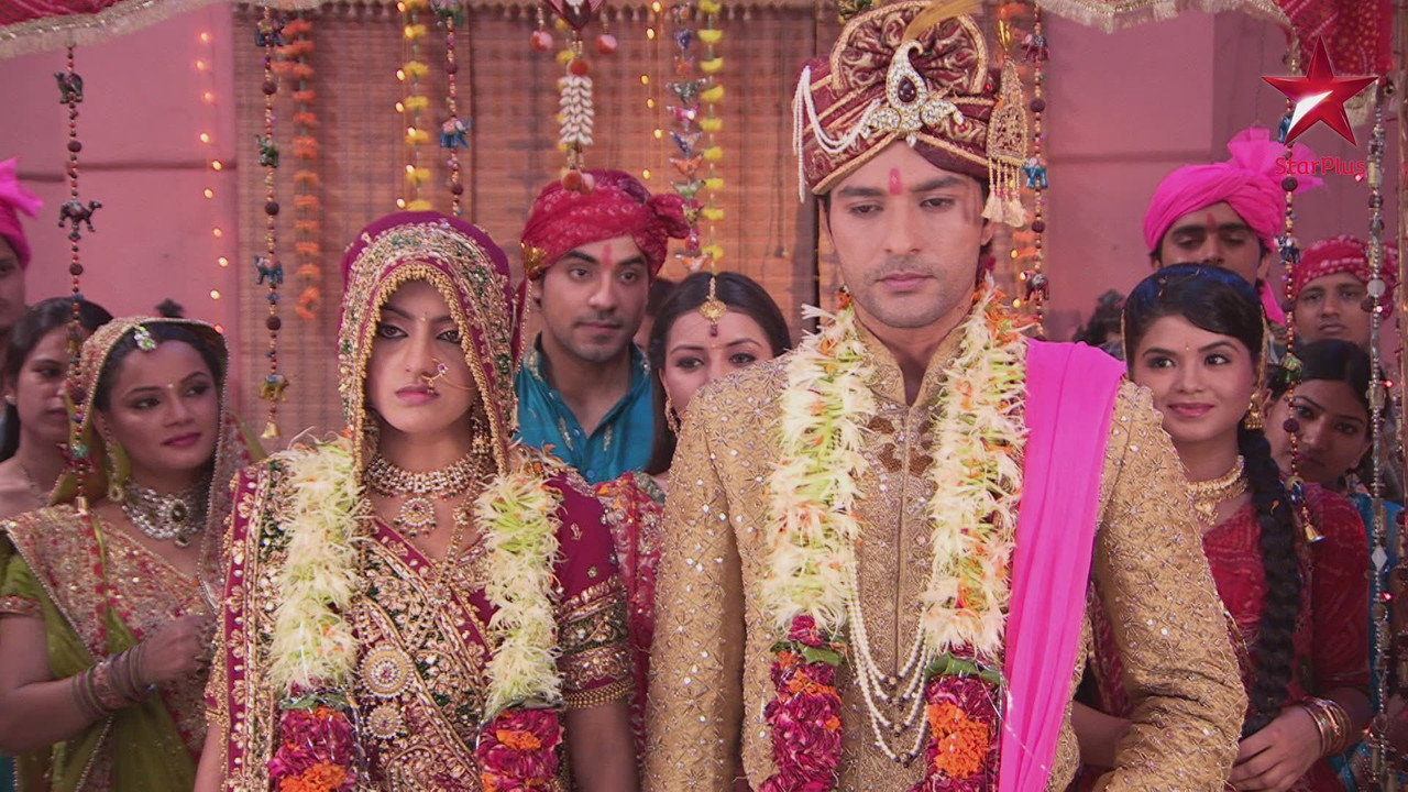 Diya Aur Baati Hum backdrop