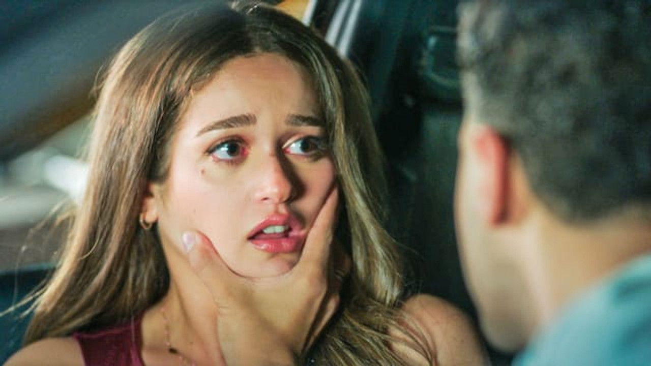 ما تراه ليس كما يبدو backdrop