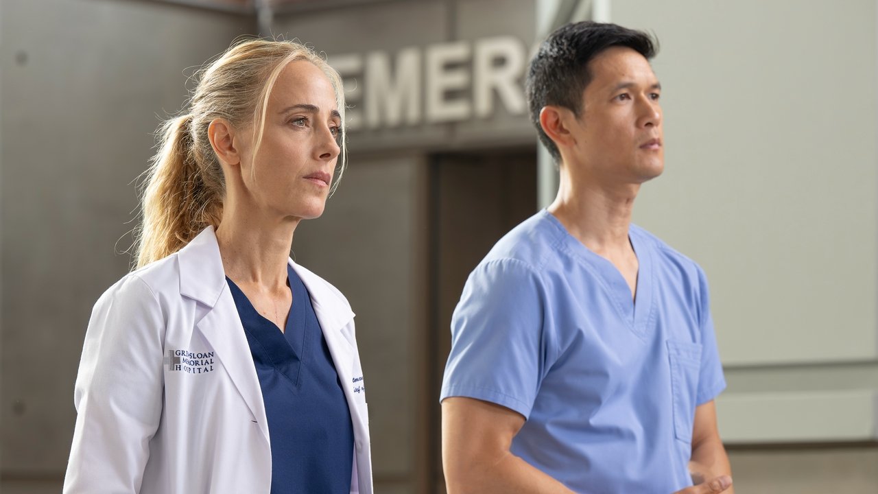 Grey's Anatomy - Season 22 Episode 1 : Only the Strong Survive