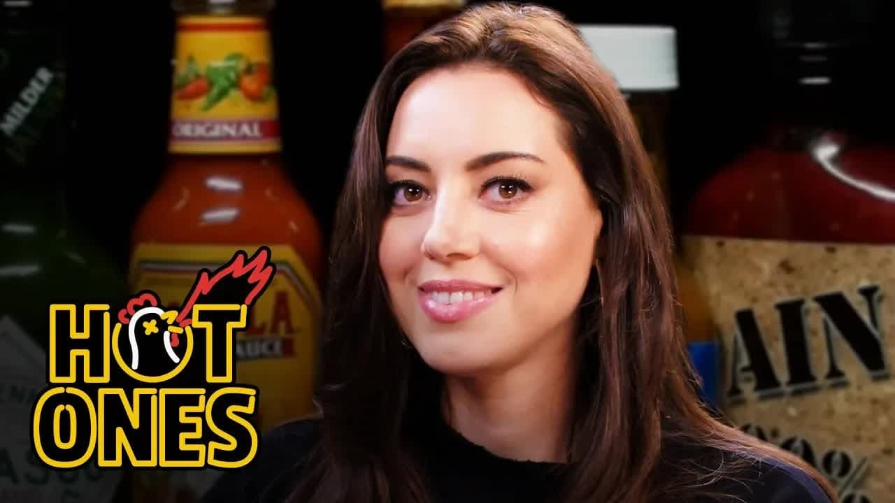 Hot Ones - Season 9 Episode 4 : Aubrey Plaza Snorts Milk While Eating Spicy Wings