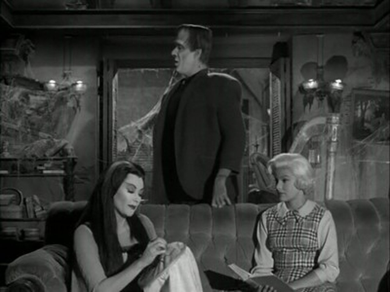 The Munsters - Season 1 Episode 23 : Follow That Munster